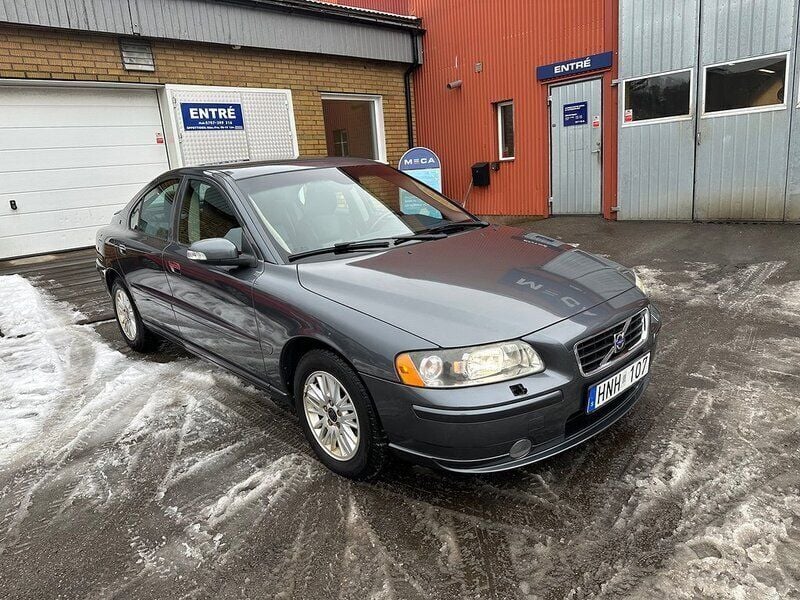Begagnad Volvo S60 141 HK (103 kW) 2008 Grå Sedan