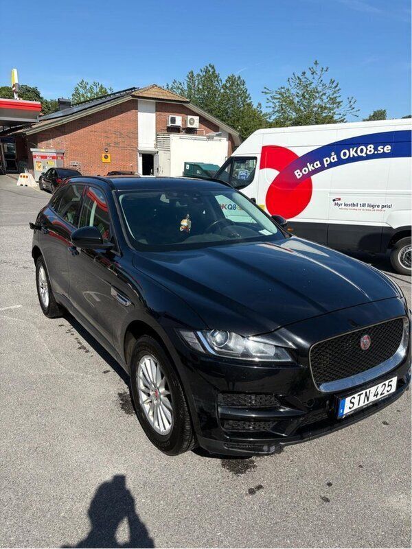 Svart Begagnad 2017 Jaguar F-Pace SUV | 223 000 kr (Marknadspris) - Bild 1/4