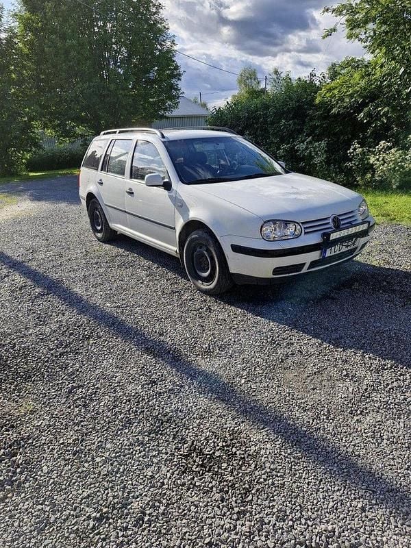 Vit Begagnad 2002 VW Golf IV Kombi | 4 000 kr (Bra pris) - Bild 1/4