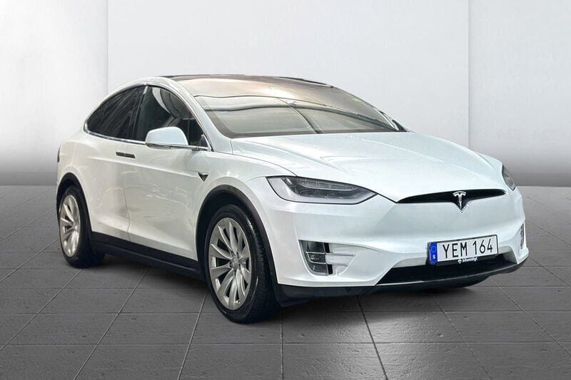 Vit Begagnad 2016 Tesla Model X SUV | 519 900 kr - Bild 1/3