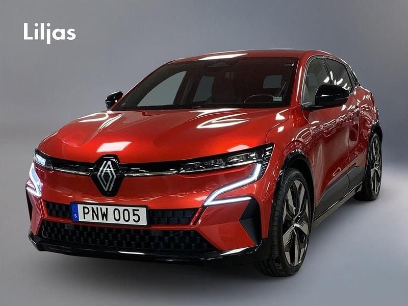 Röd Begagnad 2022 Renault Mégane Techno Halvkombi | 299 000 kr (Marknadspris) - Bild 1/4