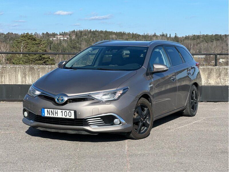 Brun Begagnad 2016 Toyota Auris Touring Sports Kombi | 89 999 kr (Marknadspris) - Bild 1/4