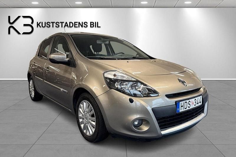 Ljusbrun Begagnad 2012 Renault Clio IV Halvkombi | 59 900 kr (Marknadspris) - Bild 1/4