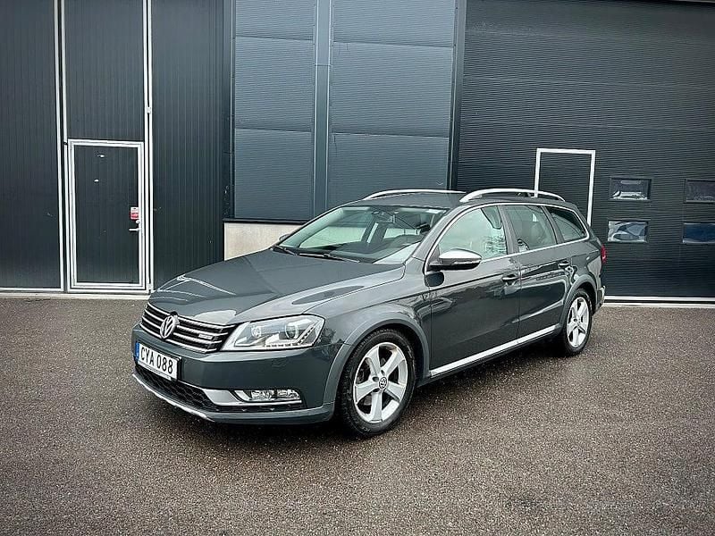 Mörkgrå Begagnad 2014 VW Passat Alltrack Exclusive Kombi | 109 900 kr (Bra pris) - Bild 1/3