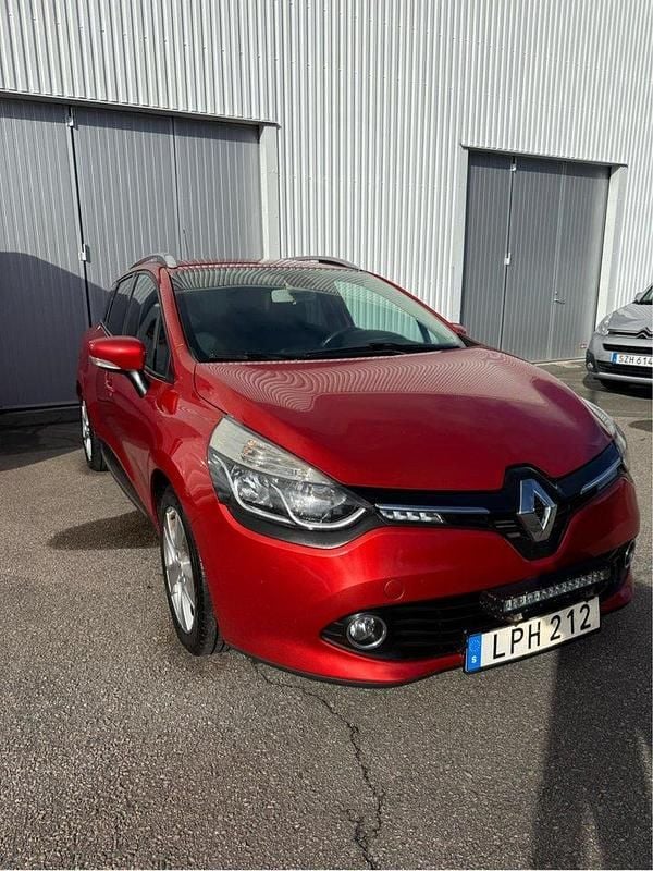 Röd Begagnad 2015 Renault Clio GrandTour Kombi | 61 500 kr (Marknadspris) - Bild 1/4
