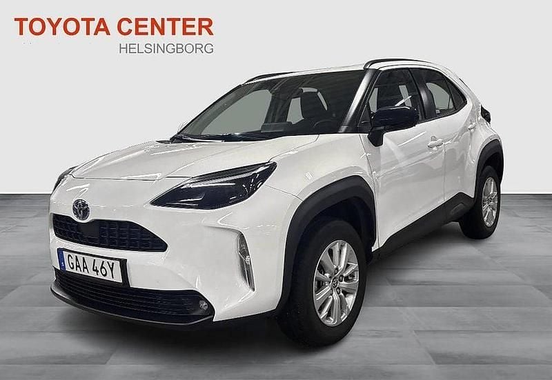 Vit Begagnad 2023 Toyota Yaris Cross Active SUV | 269 900 kr (Marknadspris) - Bild 1/4