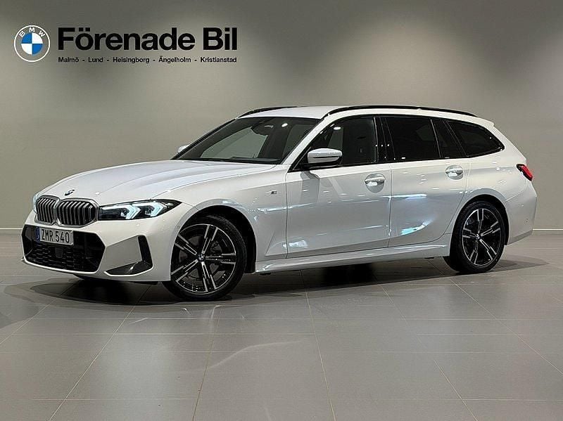 Vit (mineral vit metallic) Begagnad 2024 BMW 320 M Sport Kombi | 499 000 kr (Dyr) - Bild 1/4