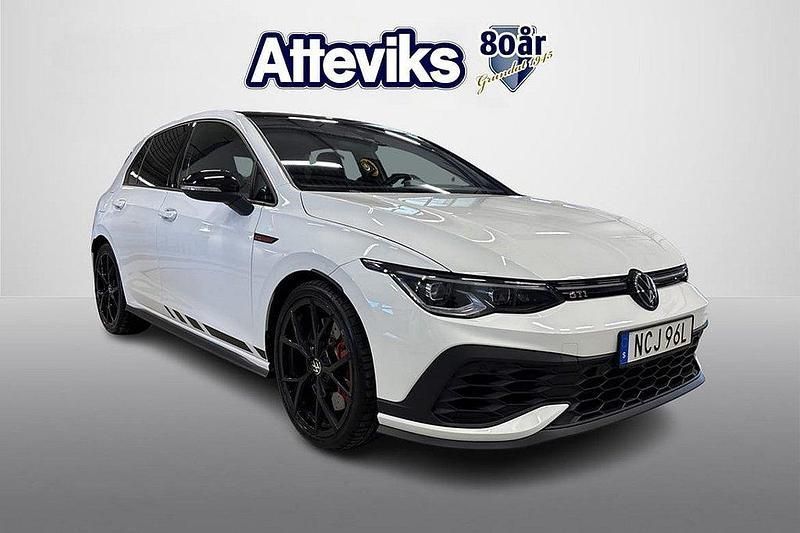 Vit Begagnad 2023 VW Golf VIII GTI Clubsport Halvkombi | 399 900 kr (Marknadspris) - Bild 1/4