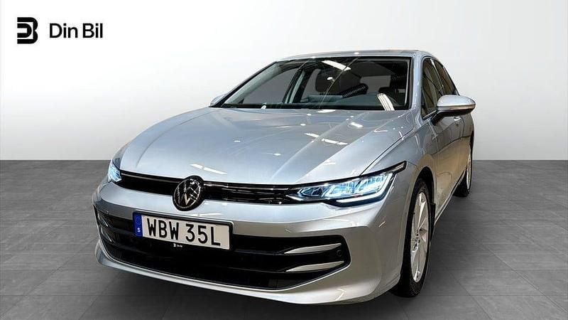 Begagnad VW Golf VIII Life 150 HK (110 kW) 2024 Silver Halvkombi