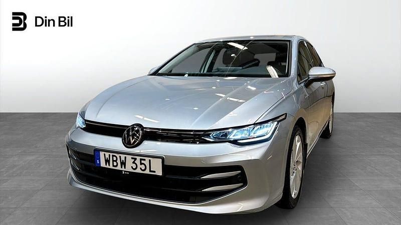 Silver Begagnad 2024 VW Golf VIII Life Halvkombi | 309 900 kr (Marknadspris) - Bild 1/4