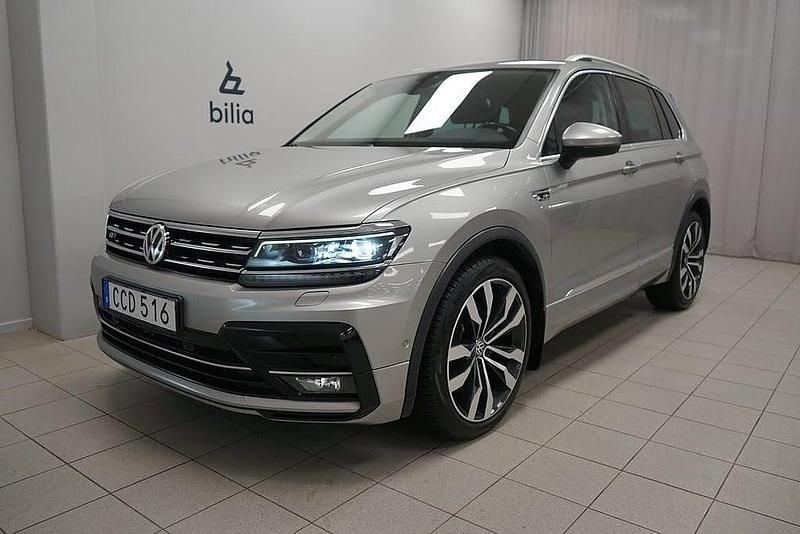Grå Begagnad 2018 VW Tiguan R-line SUV | 299 900 kr (Marknadspris) - Bild 1/3