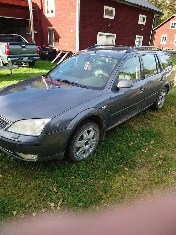 Grå Begagnad 2004 Ford Mondeo Kombi | 7 000 kr (Lite dyr) - Bild 1/4