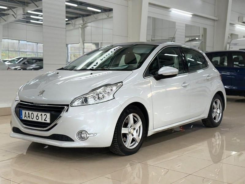 Vit Begagnad 2014 Peugeot 208 Halvkombi | 54 900 kr (Marknadspris) - Bild 1/4