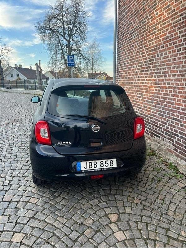Svart Begagnad 2015 Nissan Micra Halvkombi | 81 600 kr (Lite dyr) - Bild 1/4