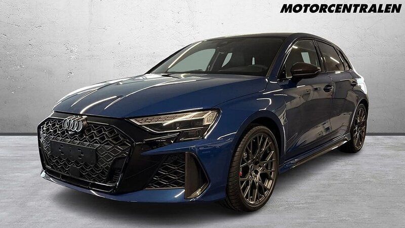 Blå Ny 2024 Audi RS3 Sportback Sport Halvkombi | 829 000 kr (Dyr) - Bild 1/4