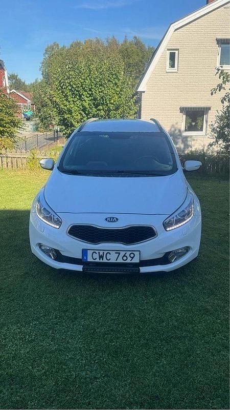 Vit Begagnad 2015 Kia Ceed Sportswagon Comfort Kombi | 54 900 kr (Marknadspris) - Bild 1/4