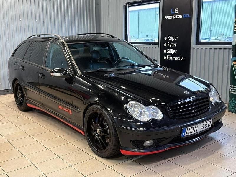 Svart Begagnad 2002 Mercedes C32 AMG Avantgarde Kombi | 69 900 kr - Bild 1/4