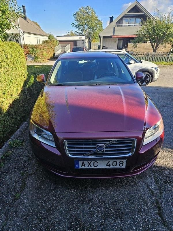 Röd Begagnad 2007 Volvo S80 Momentum Sedan | 74 500 kr (Marknadspris) - Bild 1/4