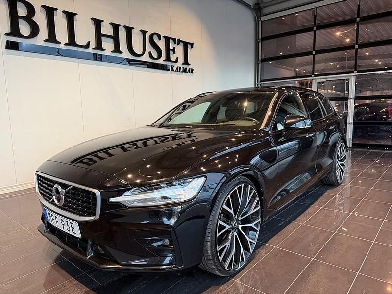 Svart Begagnad 2019 Volvo V60 R-Design Kombi | 309 900 kr - Bild 1/4