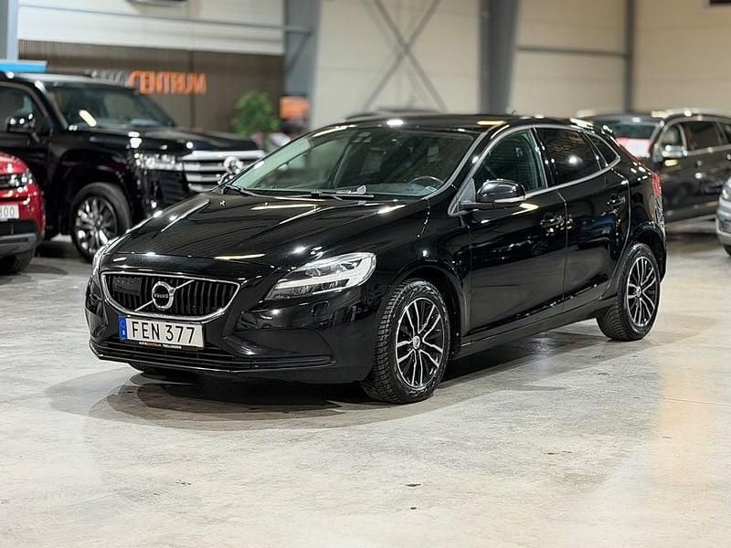 Begagnad Volvo V40 Business Edition 190 HK (139 kW) 2016 Black solid stone Halvkombi