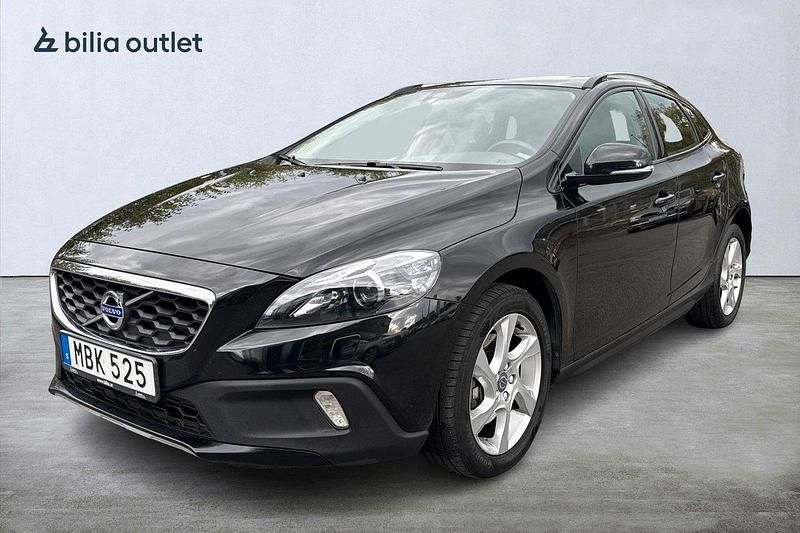 Svart Begagnad 2015 Volvo V40 CC Summum Kombi | 179 899 kr (Marknadspris) - Bild 1/4