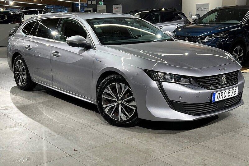 Grå Begagnad 2021 Peugeot 508 Allure Kombi | 249 900 kr (Marknadspris) - Bild 1/4