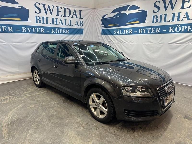 Grå Begagnad 2010 Audi A3 Attraction | 89 800 kr (Marknadspris) - Bild 1/4
