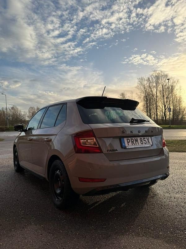Begagnad Skoda Fabia 95 HK (69 kW) 2021 Halvkombi