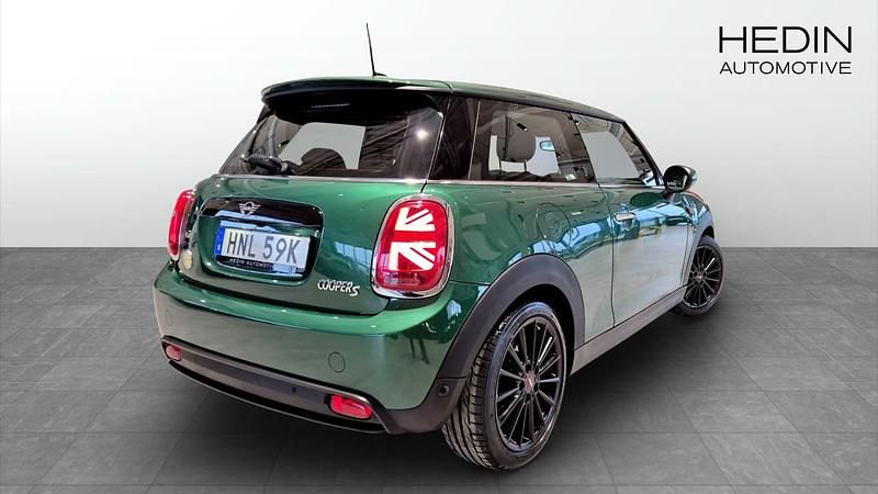 Begagnad Mini Cooper SE 135 kW (184 HK) 2022 Grön Halvkombi