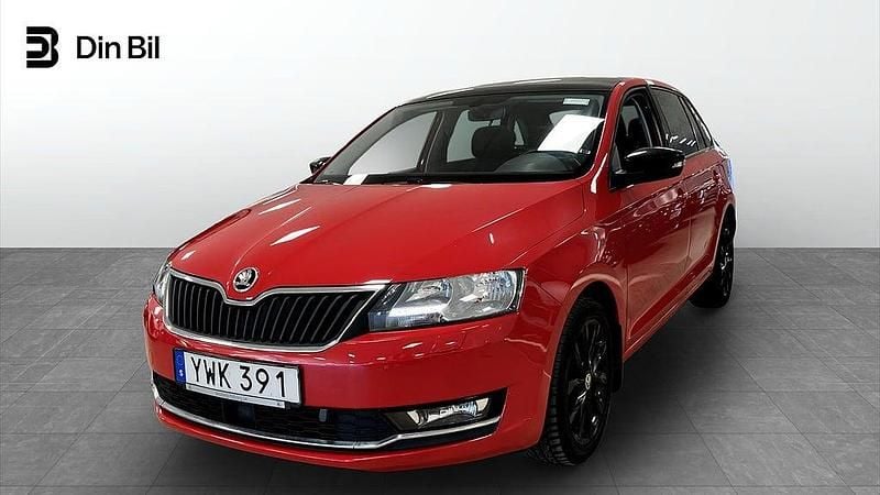 Brilliant silver metallic Begagnad 2024 Skoda Octavia Style Kombi | 314 900 kr (Marknadspris) - Bild 1/4