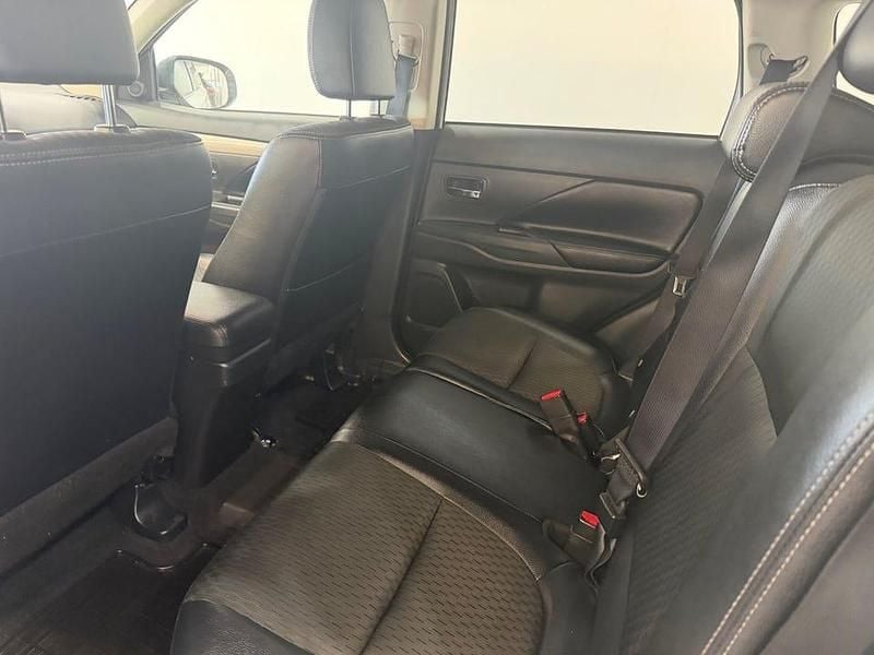 Begagnad Mitsubishi Outlander 203 HK (149 kW) 2014 Vit SUV