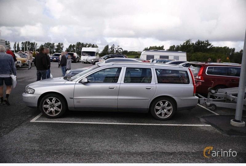 Grå Begagnad 2002 Volvo V70 Kombi | 45 000 kr (Dyr) - Bild 1/1