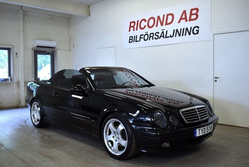 Svart Begagnad 2000 Mercedes 230 Cab | 99 900 kr - Bild 1/4