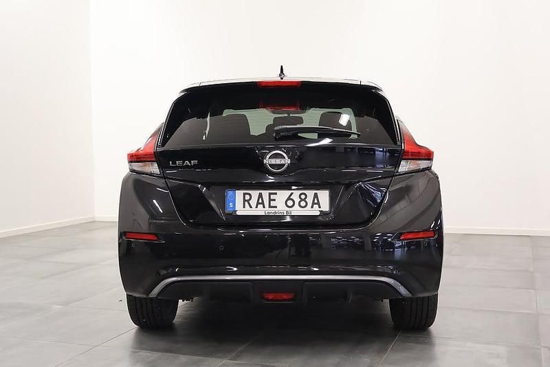 Begagnad Nissan Leaf N-Connecta 110 kW (150 HK) 2022 Svart Halvkombi