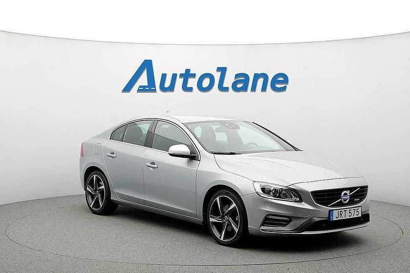 Electric silver Begagnad 2015 Volvo S60 R-Design Sedan | 189 900 kr (Marknadspris) - Bild 1/3