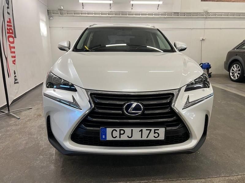 Vit Begagnad 2014 Lexus NX300h Business Edition SUV | 215 000 kr (Marknadspris) - Bild 1/4