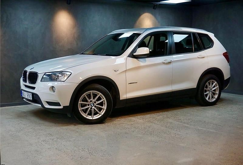 Vit Begagnad 2013 BMW X3 Comfort Edition SUV | 99 900 kr (Marknadspris) - Bild 1/4