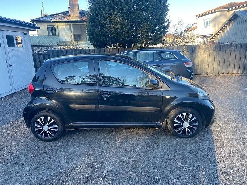 Svart Begagnad 2008 Toyota Aygo Halvkombi | 44 900 kr (Lite dyr) - Bild 1/4