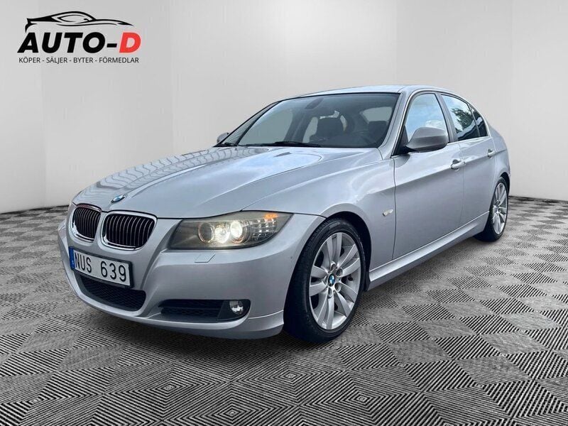 Ljusgrå Begagnad 2009 BMW 325 Comfort Edition Sedan | 85 900 kr (Bra pris) - Bild 1/4