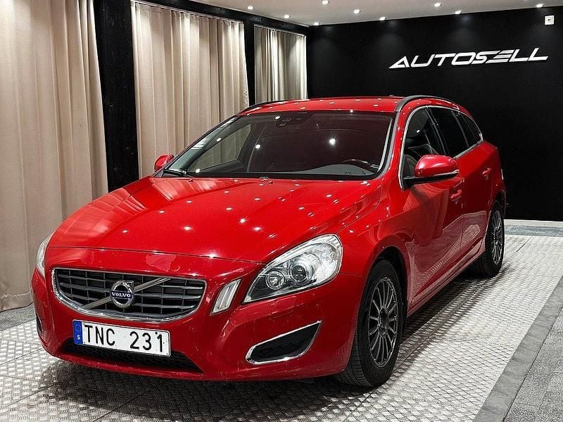 Begagnad Volvo V60 Momentum 116 HK (85 kW) 2011 Röd Kombi