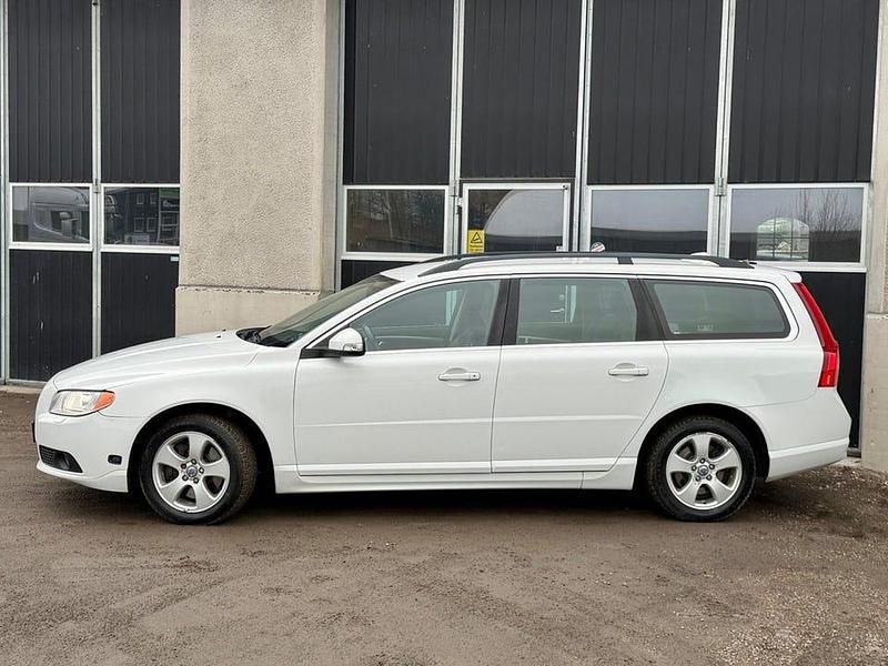 Begagnad Volvo V70 Momentum 231 HK (169 kW) 2010 Vit Kombi