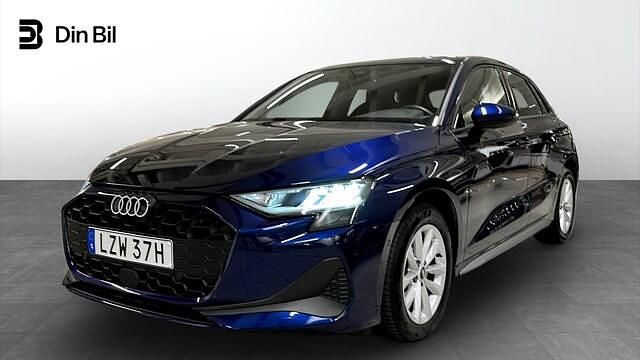 Navarrablå metallic Begagnad 2024 Audi A3 Proline | 309 000 kr (Lite dyr) - Bild 1/4