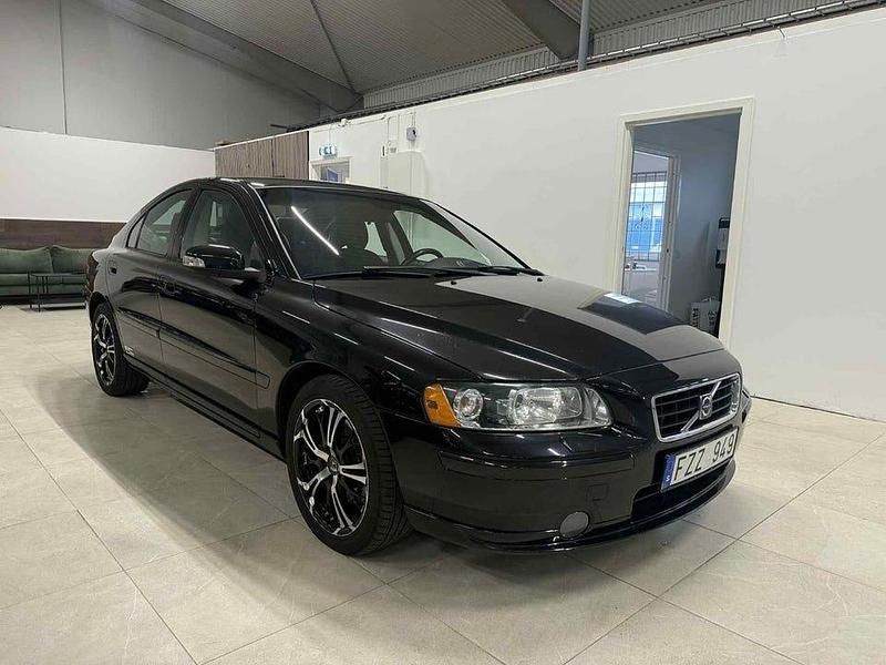 Svart Begagnad 2006 Volvo S60 Sedan | 49 500 kr (Lite dyr) - Bild 1/4