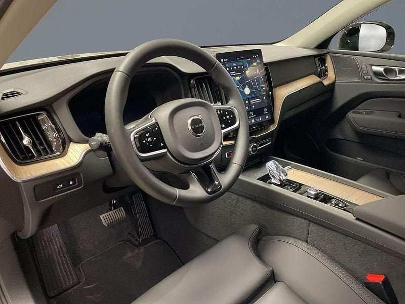 Ny Volvo XC60 Plus 350 HK (257 kW) 2026 Silver SUV