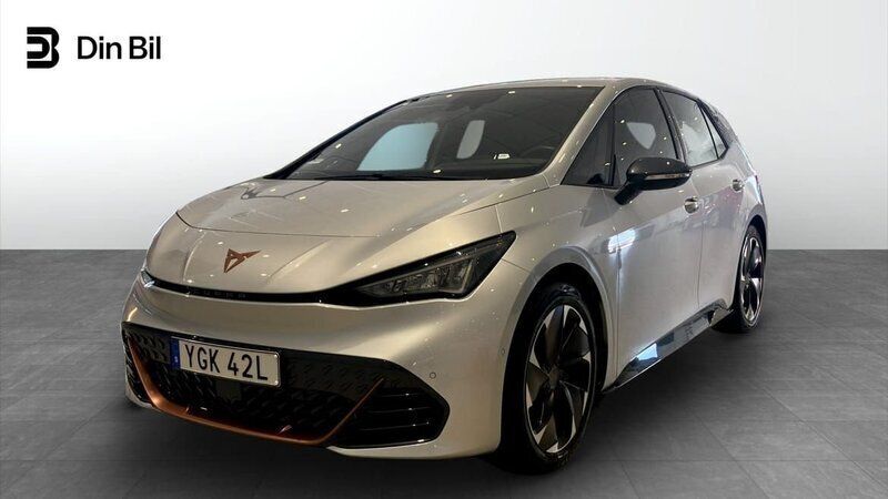 Silver (geyser silver metallic) Begagnad 2023 Cupra Born Halvkombi | 304 900 kr (Marknadspris) - Bild 1/4
