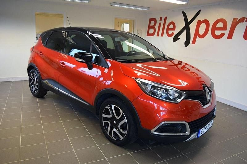 Flerfärgad (röd) Begagnad 2014 Renault Captur SUV | 109 900 kr (Marknadspris) - Bild 1/4