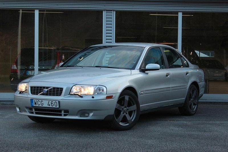 Ljusgrå Begagnad 2004 Volvo S80 Kinetic Sedan | 27 900 kr (Marknadspris) - Bild 1/4
