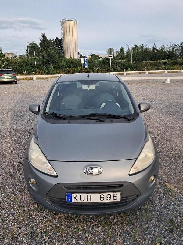 Grå Begagnad 2010 Ford Ka Titanium Halvkombi | 22 000 kr (Lite dyr) - Bild 1/4