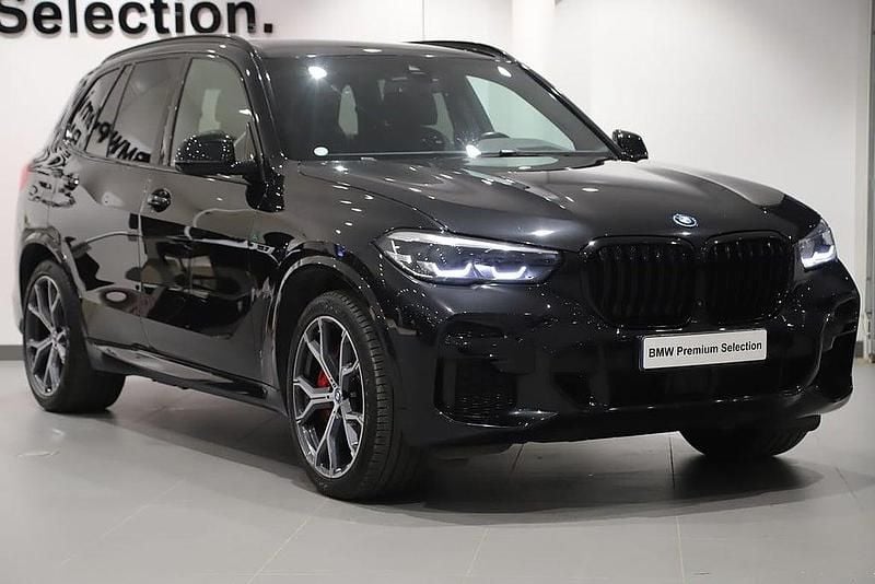 Svart Begagnad 2022 BMW X5 iPerformance SUV | 699 000 kr (Marknadspris) - Bild 1/3