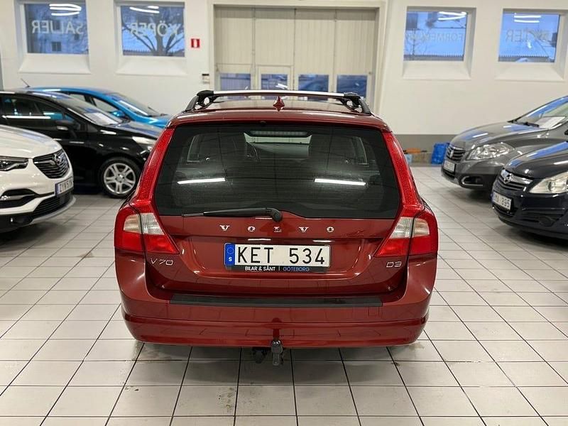 Begagnad Volvo V70 Momentum 163 HK (119 kW) 2011 Röd Kombi